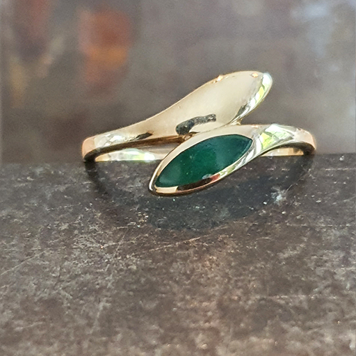 Geelgouden ring met jade