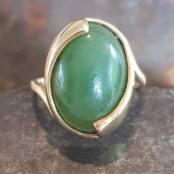 Geelgouden ring met jade