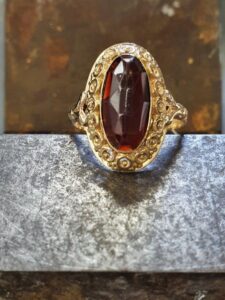 Geel gouden ring granaat